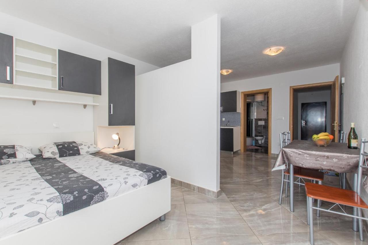 Studio Apartments Zloic In Krvavica Luaran gambar